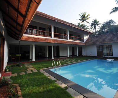 https://imgcld.yatra.com/ytimages/image/upload/t_hotel_yatra_city_desktop/v1432112081/Domestic Hotels/Hotels_Cochin/The Villa Romantic/Overview.jpg